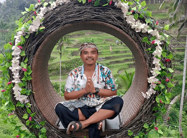 Portrait de Komang, guide francophone à Bali