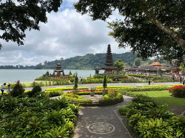 Temple Pura Ulun Danu Beratan au bord du lac Beratan à Bali